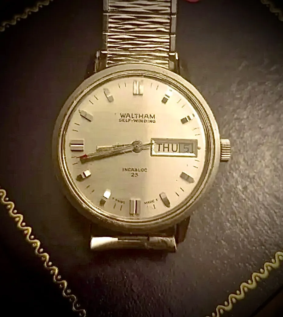 #1128 Waltham 25 jewls Automatic Calendar Men's Watch Excellent Condition keeping accurate time